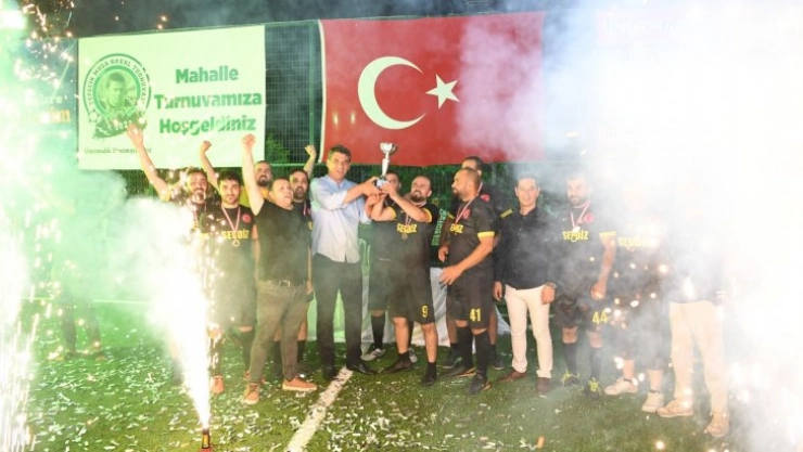 Futbol turnuvasında kupalar sahiplerini buldu