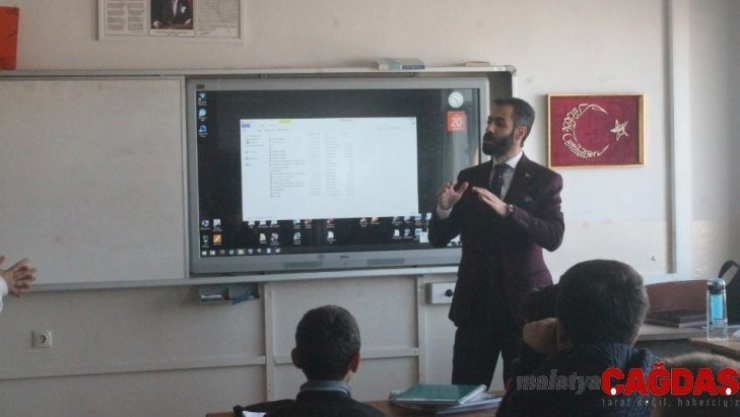 Gazeteci Çakır miniklerle buluştu