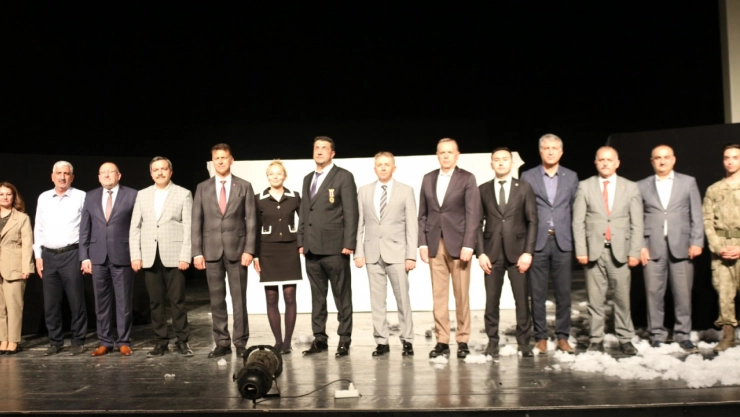 Gazi Yalçın Yedek'in Hayatını Anlatan Tiyatro Oyunu Yoğun İlgi