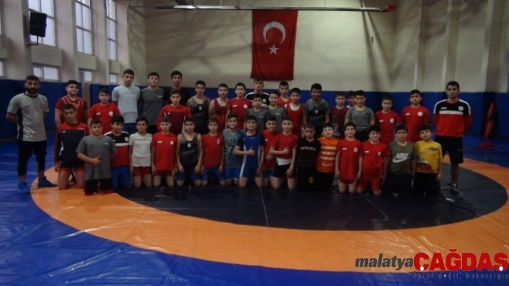 Geleceğin güreşçileri Yozgat'ta yetişiyor
