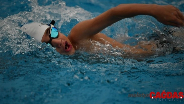 Geleceğin milli yüzücüleri Osmangazi'de yetişiyor