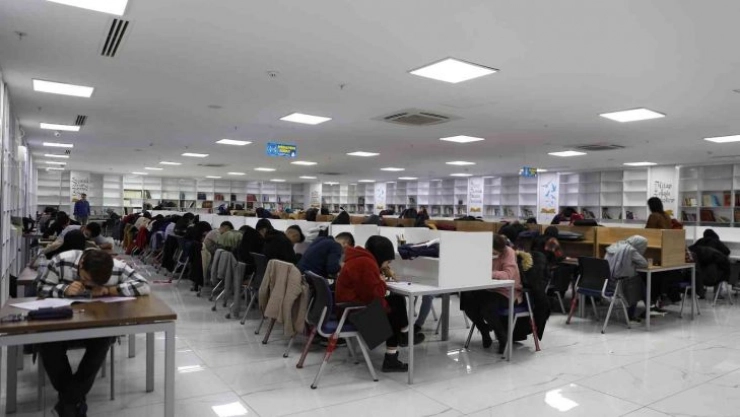 Gençler geleceğe hazırlanıyor