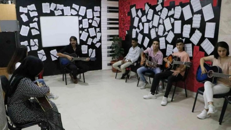 Gençlik merkezlerine yoğun ilgi