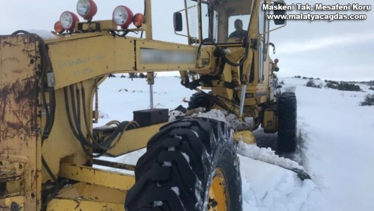 Gölbaşı ilçesinde kapanan köy yolları tek tek açılıyor