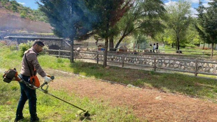 Gölbaşı'nda parklara bakım çalışması