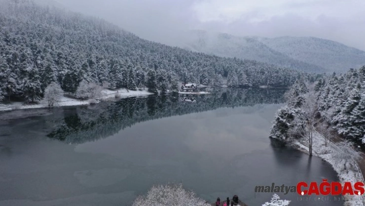 Gölcük Tabiat Parkı beyaza büründü