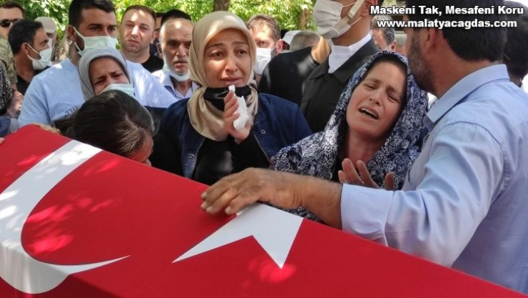 Uzman Onbaşı gözyaşları arasında defnedildi