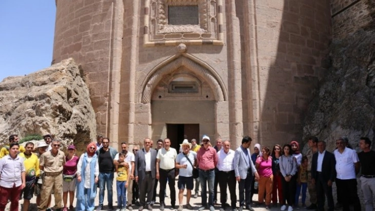 Gönül elçileri Gürpınar'ı gezdi