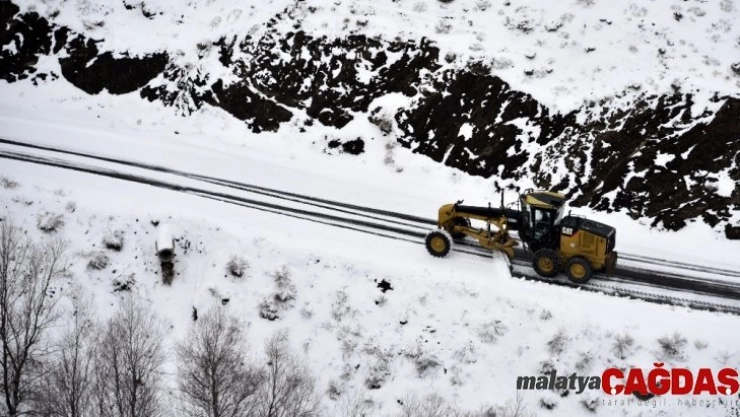 Gümüşhane'de karla mücadele çalışmaları devam ediyor