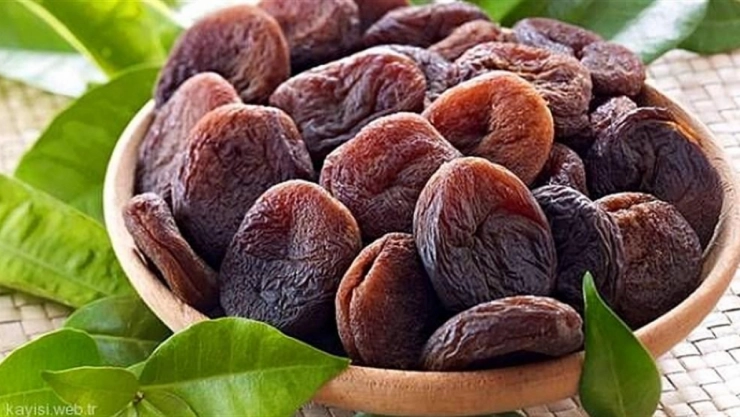 Gün kurusu kayısının kilogramı 230 liradan satıldı