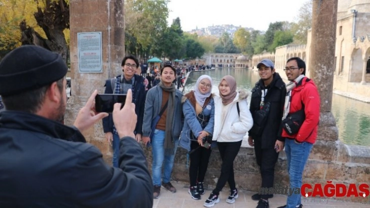 Güneşli havayı fırsat bilenler Balıklıgöl'e akın etti