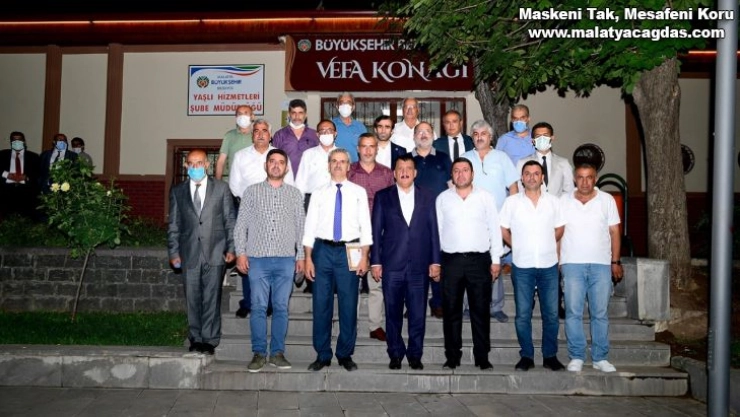 Gürkan, muhtarlarla bir araya geldi