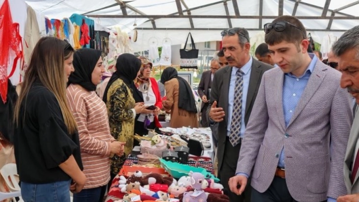 Gürpınar'da yılsonu sergisi