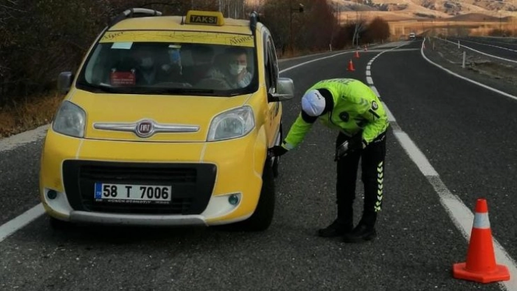 Gürün'de kış lastiği denetimleri sürüyor
