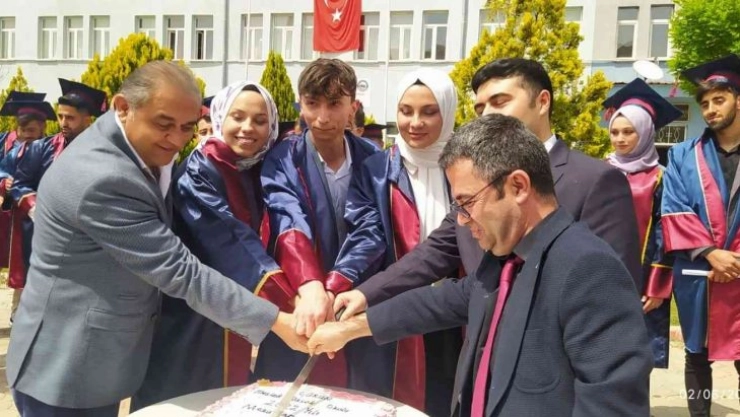 Gürün'de mezuniyet coşkusu