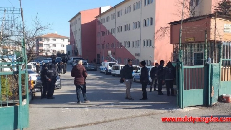 Güvenlik görevlisi önce okul müdürünü sonra kendini vurdu