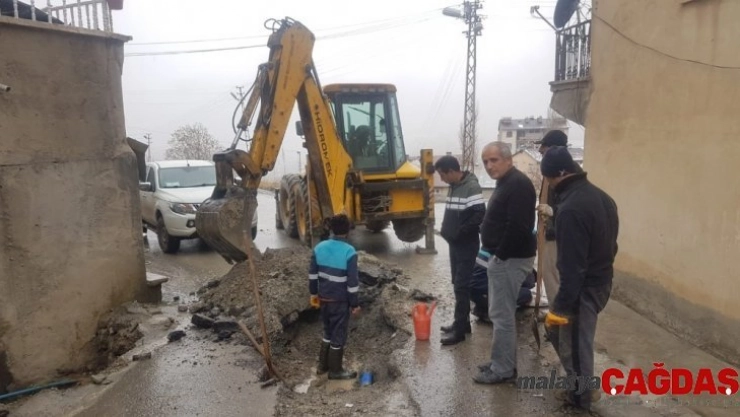 Hakkari Belediyesi kar kış demeden çalışıyor