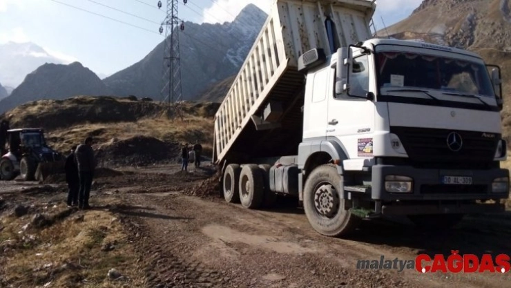 Hakkari belediyesinden stabilize yol çalışması