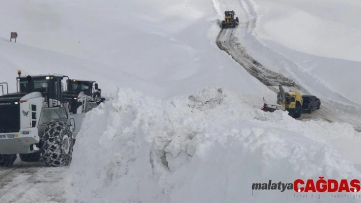 Hakkari'de 21 köy ve 67 mezra yolu ulaşıma kapandı