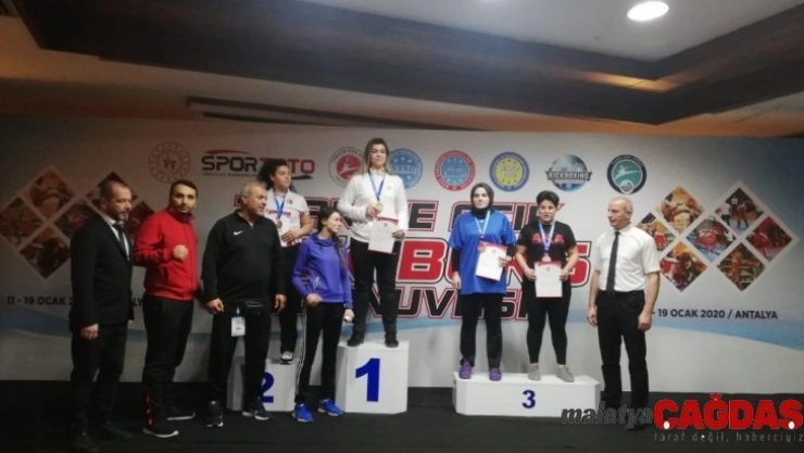 Haliliye Belediyesi kıck boks takımı madalyaları topladı