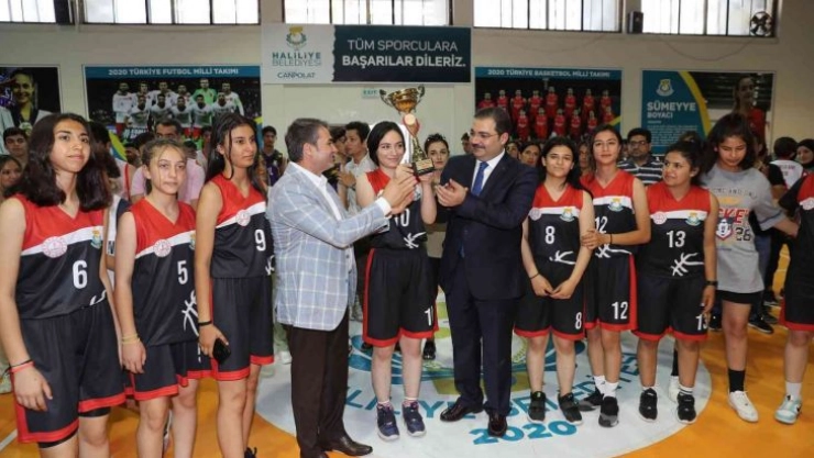 Haliliye'de 19 Mayıs turnuvasında kupalar sahiplerini buldu