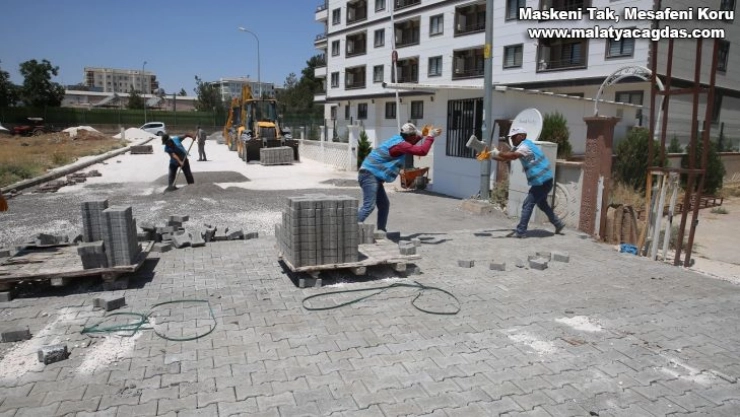 Haliliye'de 3 mahallede parke döşeme çalışması