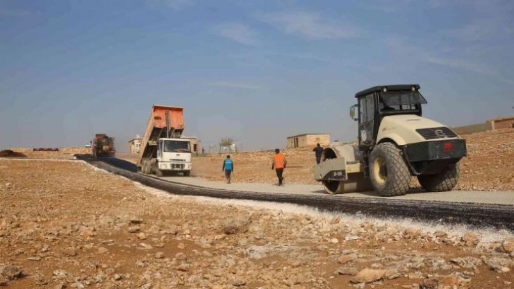 Haliliye kırsalında asfalt yol çalışması devam ediyor