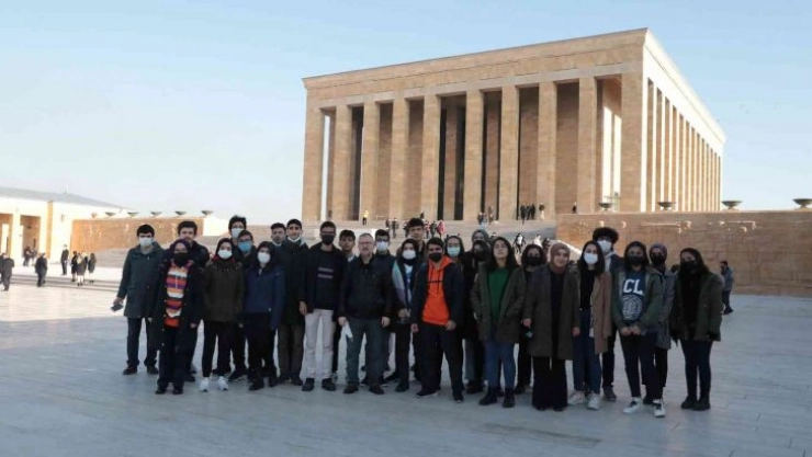 Haliliyeli öğrenciler Ankara'yı gezdi