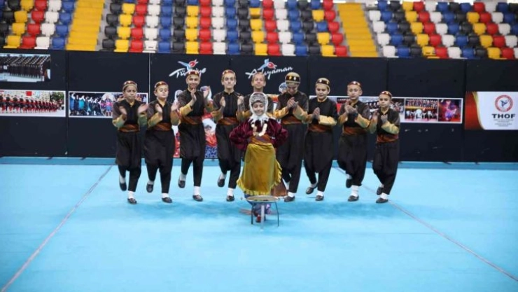 Halkoyunları yarışması görsel şölene dönüştü