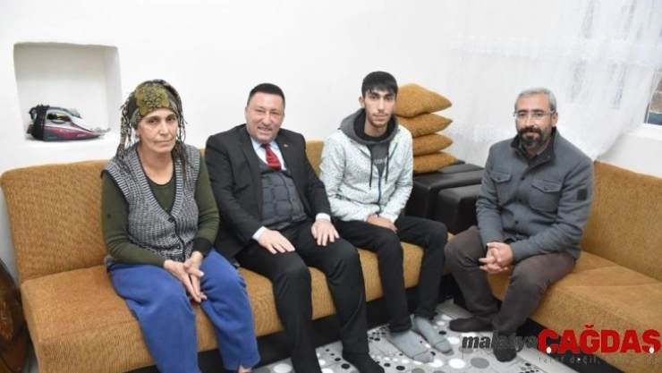 Harabe evde yaşayan ailenin feryadını Başkan Beyoğlu duydu