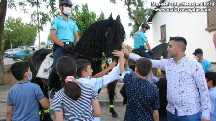 Harput'ta atlı jandarma timlerine yoğun ilgi