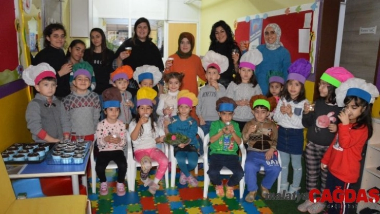 Hastalıklardan kendi ürettikleri şifalı bitkilerle korunuyorlar