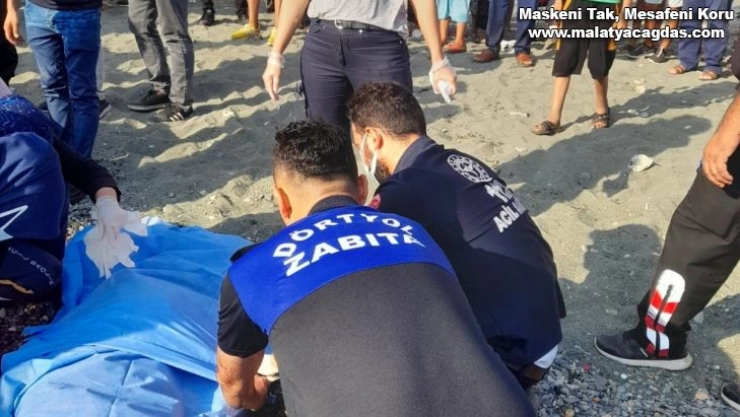 Hatay'da 2 arkadaştan 1'i boğuldu, diğeri denizde kayboldu