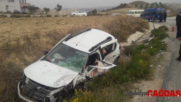 Hatay'da hatalı sollama kazası: 3 yaralı
