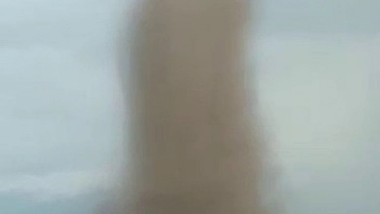 Hortum Kıyıdan Kumu ve Denizden Suyu Böyle Çekti