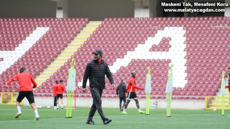Hatayspor, yeni stadyumunda yaptığı antrenmanla çalışmalarını sürdürdü