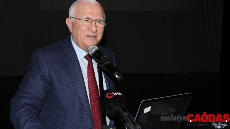 Hayati Akyol konuştu, öğretmenler alkışladı