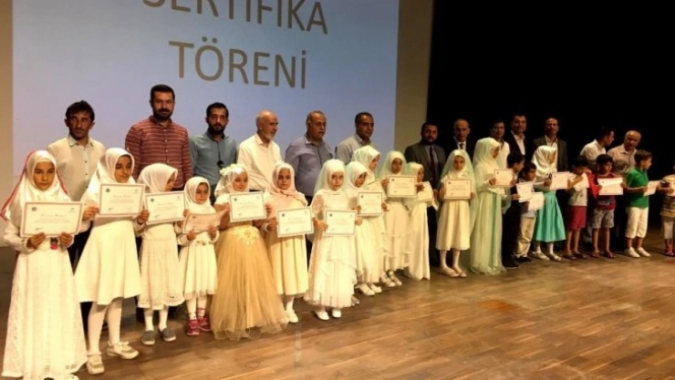 Hayrat Vakfı ve Tügva'nın Yaz Okulu kapanış programı düzenlendi