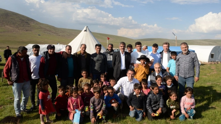 Hayvancılık için Erzurum'u tercih eden göçerler 300 çadır kurdu