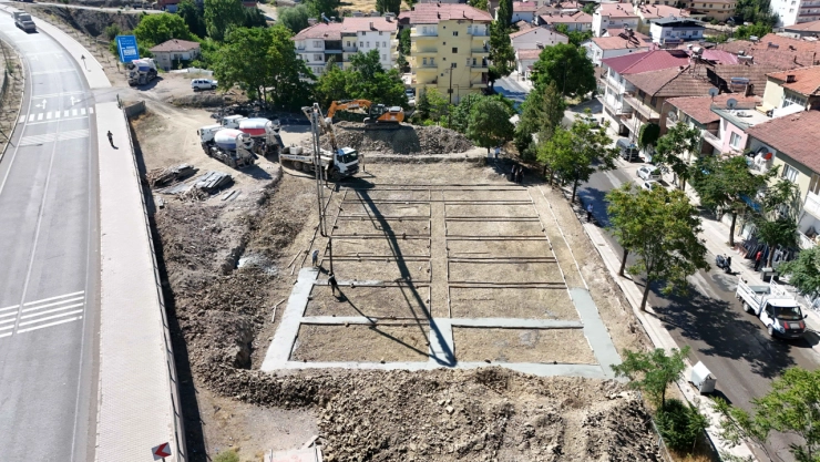 Hekimhan'da çok amaçlı salon yapımı için temel atıldı