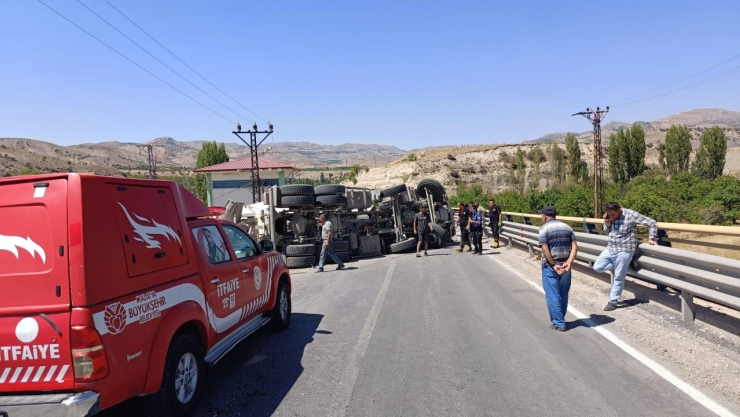 Hekimhan'da Köprü Üzerinde Trafik Kazası