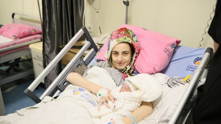 Hamileyken karaciğer nakli yapıldı