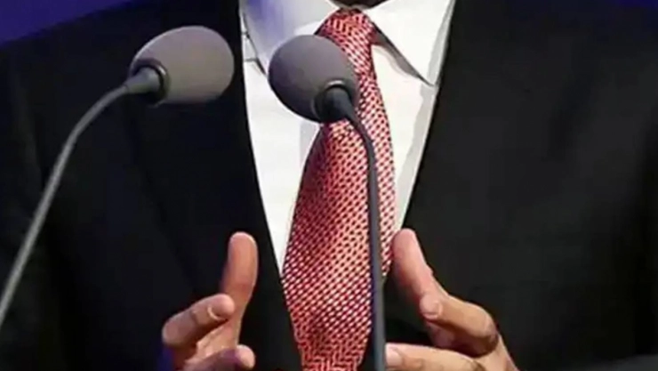 Her 30 dakikada bir yudum suyla ses tellerinizi koruyun!