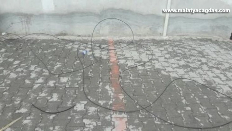 Hilvan'da yıldırımın düşme anı cep telefonu kamerasında