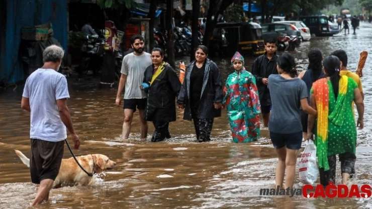 Hindistan'da şiddetli yağmur