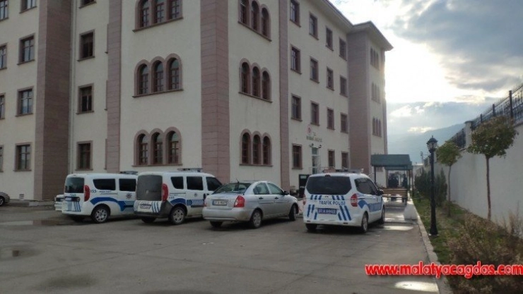 Hırsızlar ilçeyi internetsiz bıraktı