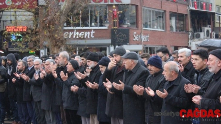 İdlib'de yaşamını yitirenler için Malatya'da gıyabi cenaze namazı kılındı
