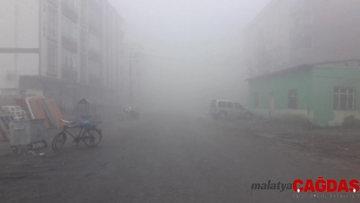 Iğdır'da sis, görüş mesafesini düşürdü