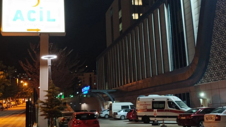 İki otomobil çarpıştı: 1 ölü 3 yaralı