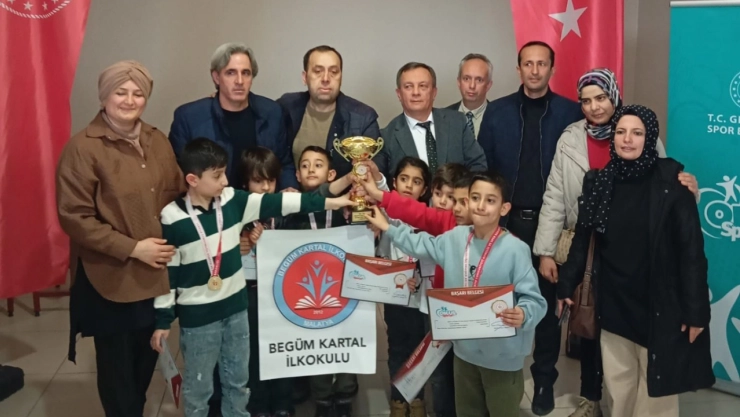 İlkokul öğrencileri satrançta il birincisi oldu